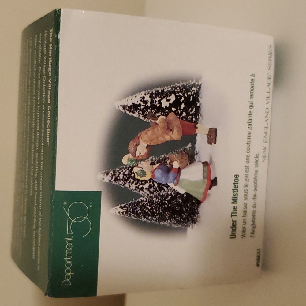 Department 56 New England Village Under the Mistletoe Christmas figurine